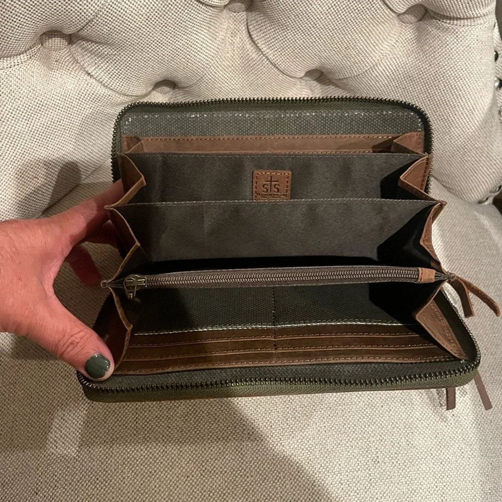STS Ranch Wear Zip Around Clutch Wristlet Wallet. Cross posted. - Picture 3 of 11